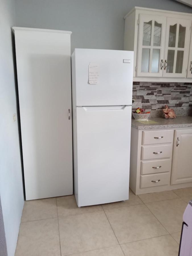 Michand Guest Apartments- Cozy One Or Two Bedroom- 5 Walk Minutes From Airport 10 Mins Drive To Oistins Or Beach Christ Church Kültér fotó