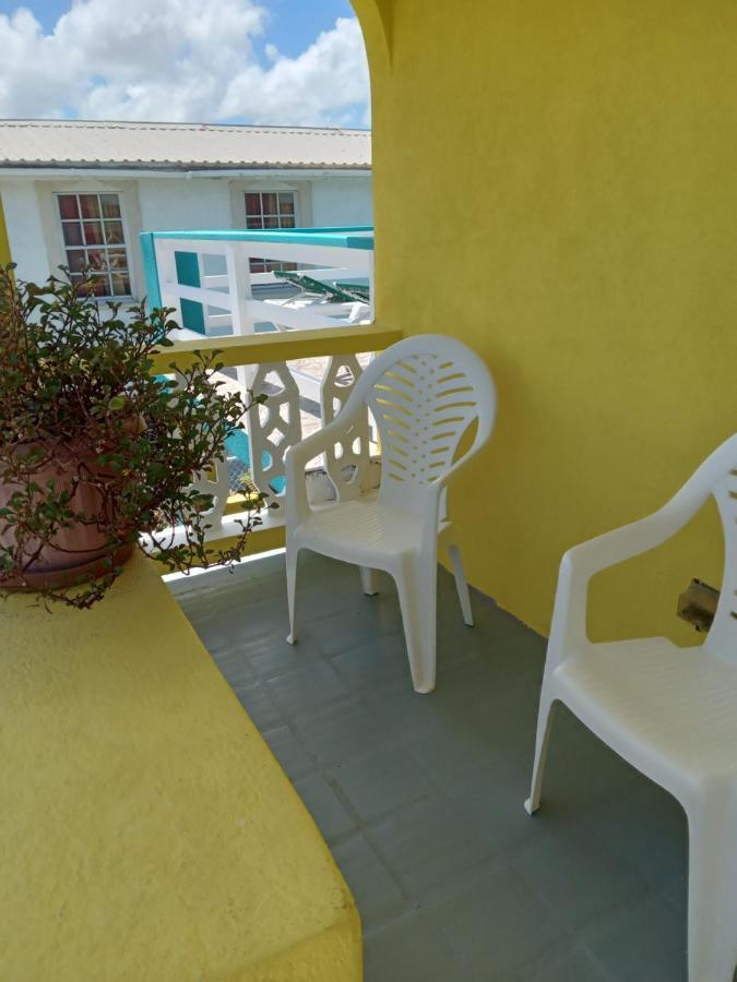 Michand Guest Apartments- Cozy One Or Two Bedroom- 5 Walk Minutes From Airport 10 Mins Drive To Oistins Or Beach Christ Church Kültér fotó
