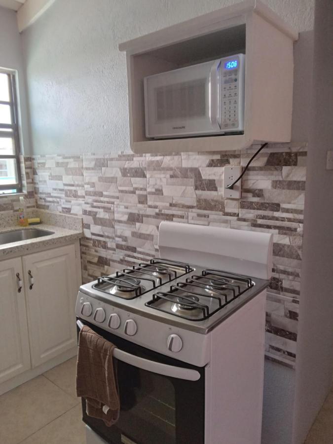 Michand Guest Apartments- Cozy One Or Two Bedroom- 5 Walk Minutes From Airport 10 Mins Drive To Oistins Or Beach Christ Church Kültér fotó