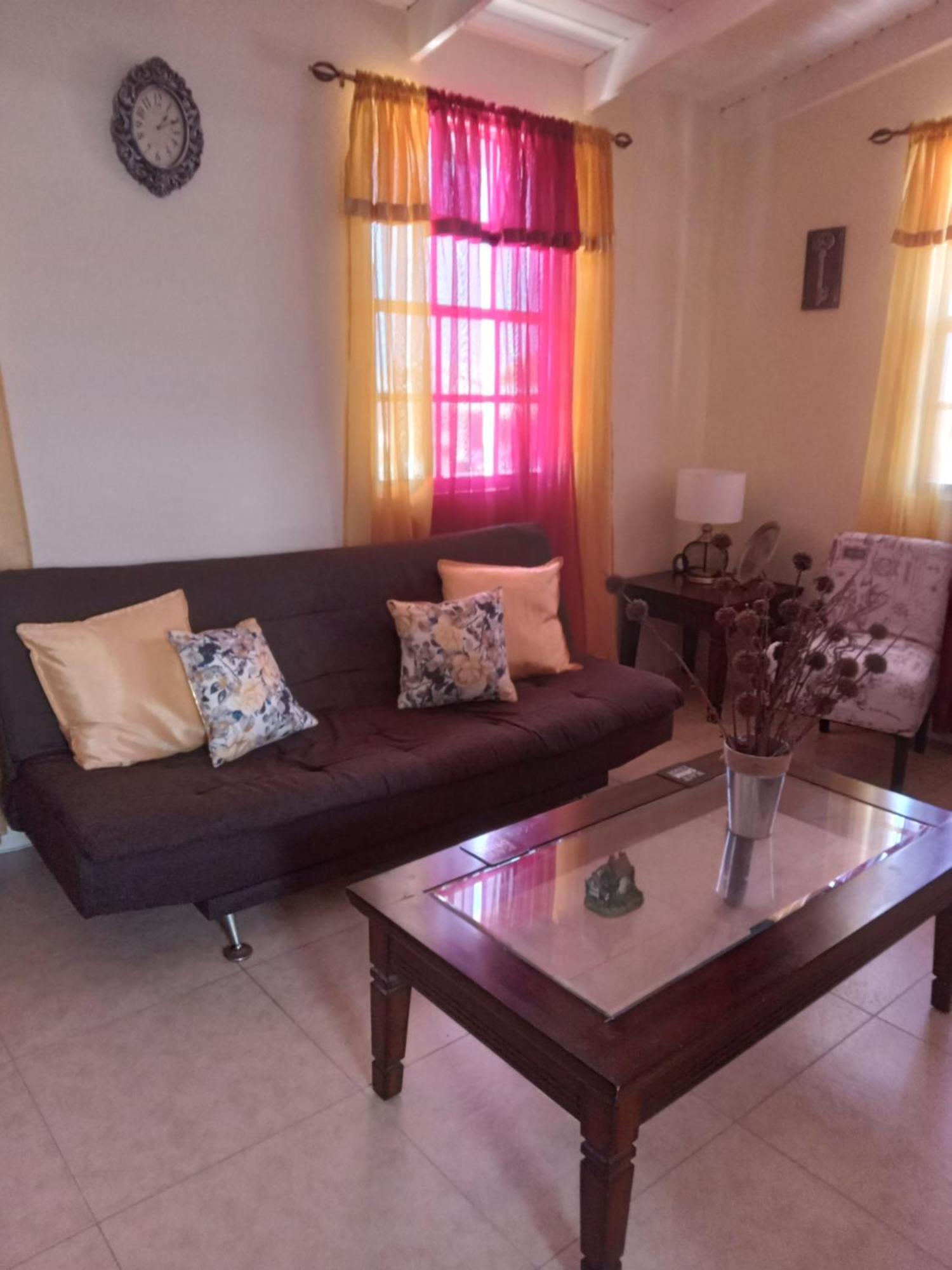 Michand Guest Apartments- Cozy One Or Two Bedroom- 5 Walk Minutes From Airport 10 Mins Drive To Oistins Or Beach Christ Church Kültér fotó