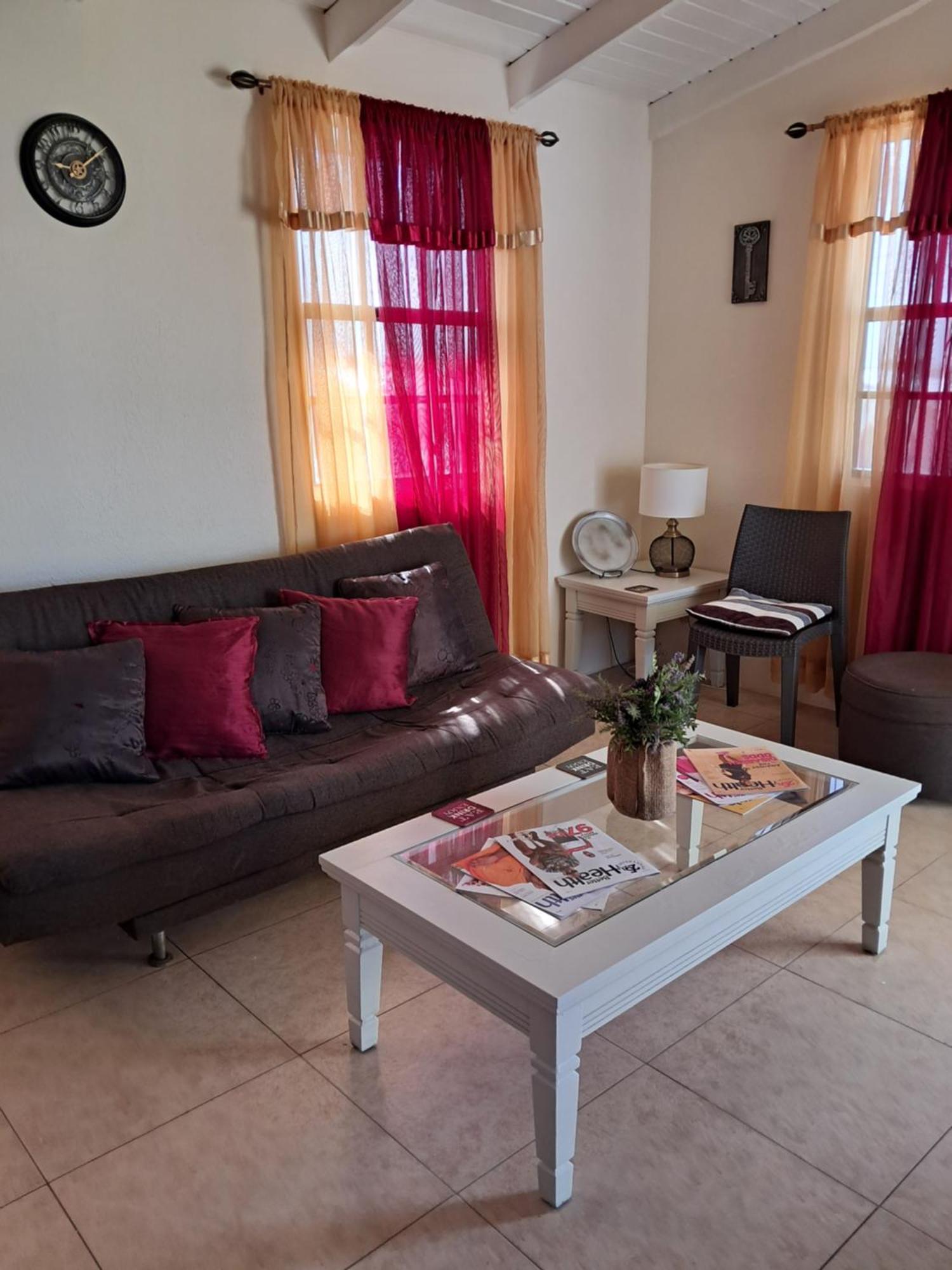 Michand Guest Apartments- Cozy One Or Two Bedroom- 5 Walk Minutes From Airport 10 Mins Drive To Oistins Or Beach Christ Church Kültér fotó