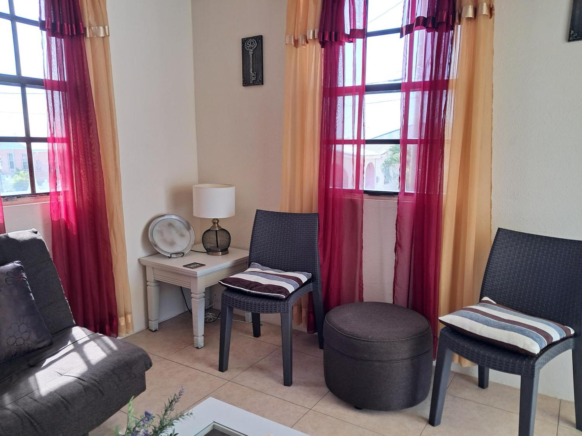 Michand Guest Apartments- Cozy One Or Two Bedroom- 5 Walk Minutes From Airport 10 Mins Drive To Oistins Or Beach Christ Church Kültér fotó