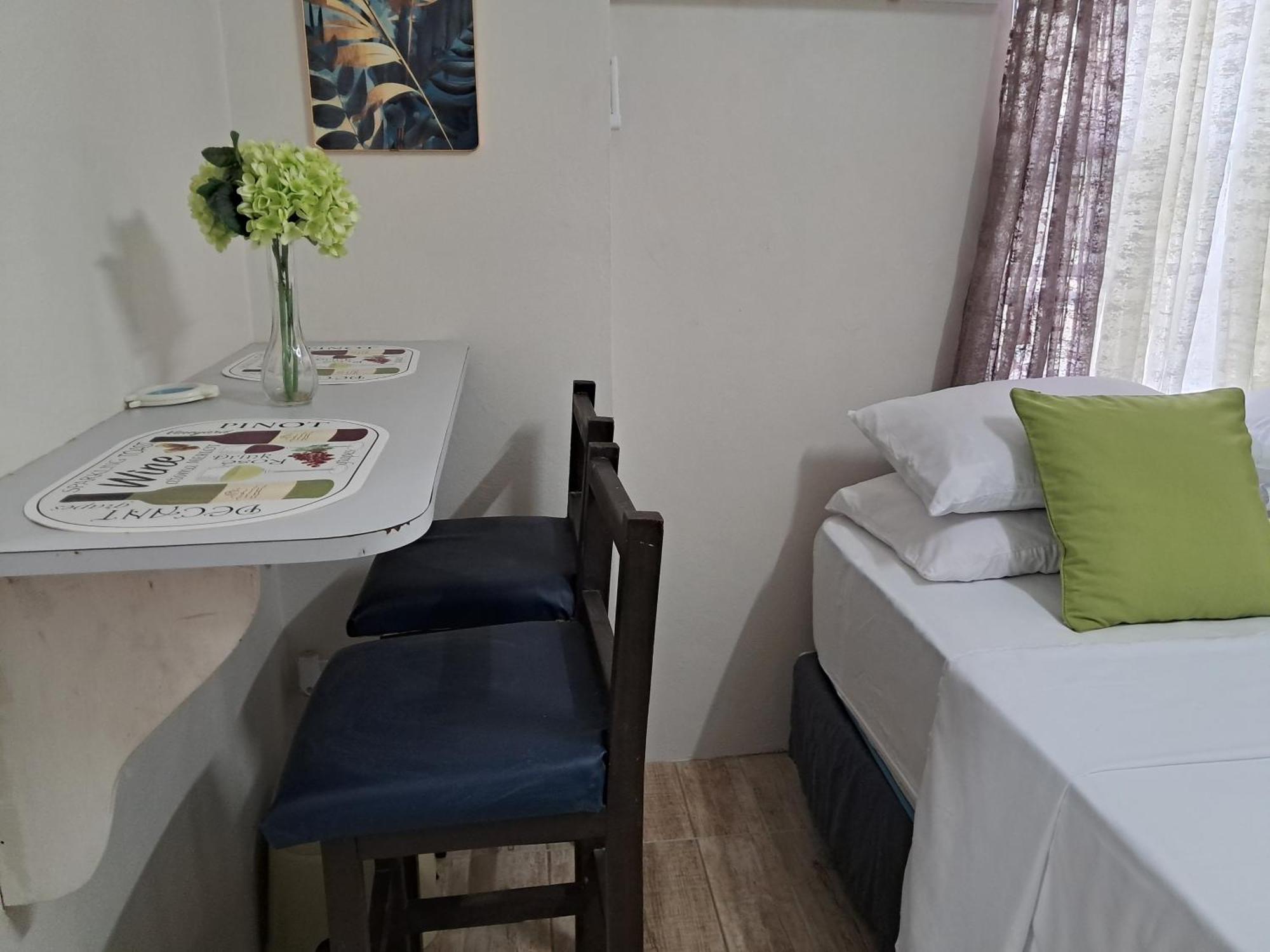 Michand Guest Apartments- Cozy One Or Two Bedroom- 5 Walk Minutes From Airport 10 Mins Drive To Oistins Or Beach Christ Church Kültér fotó