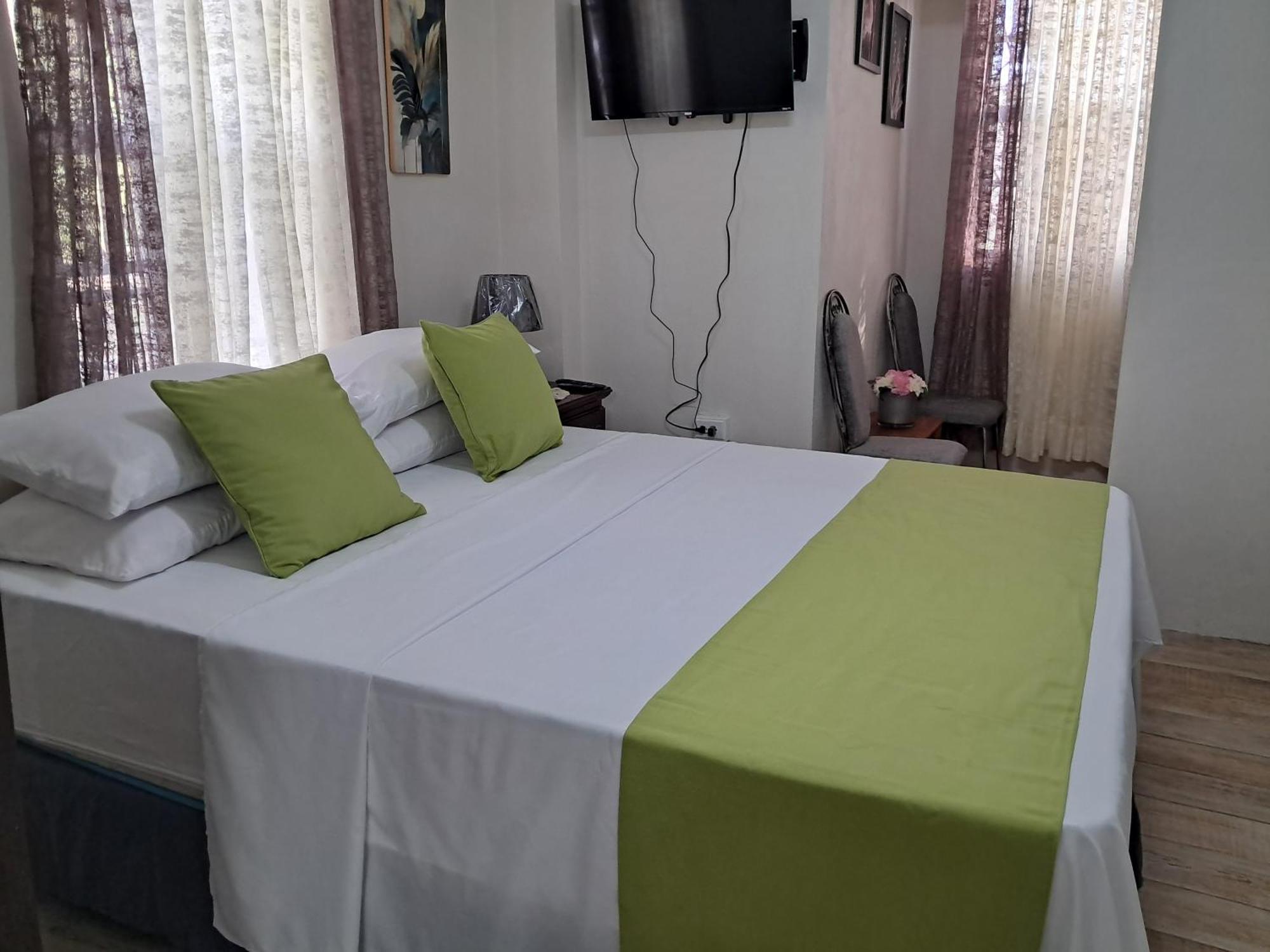 Michand Guest Apartments- Cozy One Or Two Bedroom- 5 Walk Minutes From Airport 10 Mins Drive To Oistins Or Beach Christ Church Kültér fotó