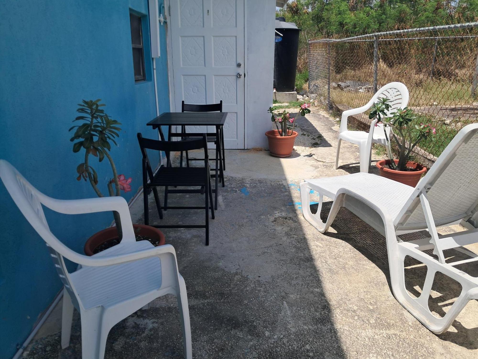 Michand Guest Apartments- Cozy One Or Two Bedroom- 5 Walk Minutes From Airport 10 Mins Drive To Oistins Or Beach Christ Church Kültér fotó