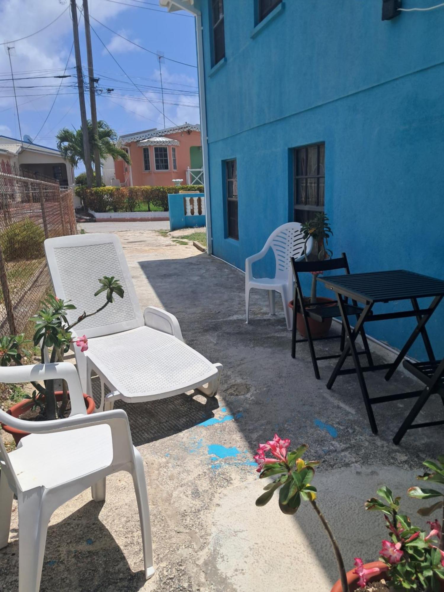 Michand Guest Apartments- Cozy One Or Two Bedroom- 5 Walk Minutes From Airport 10 Mins Drive To Oistins Or Beach Christ Church Kültér fotó