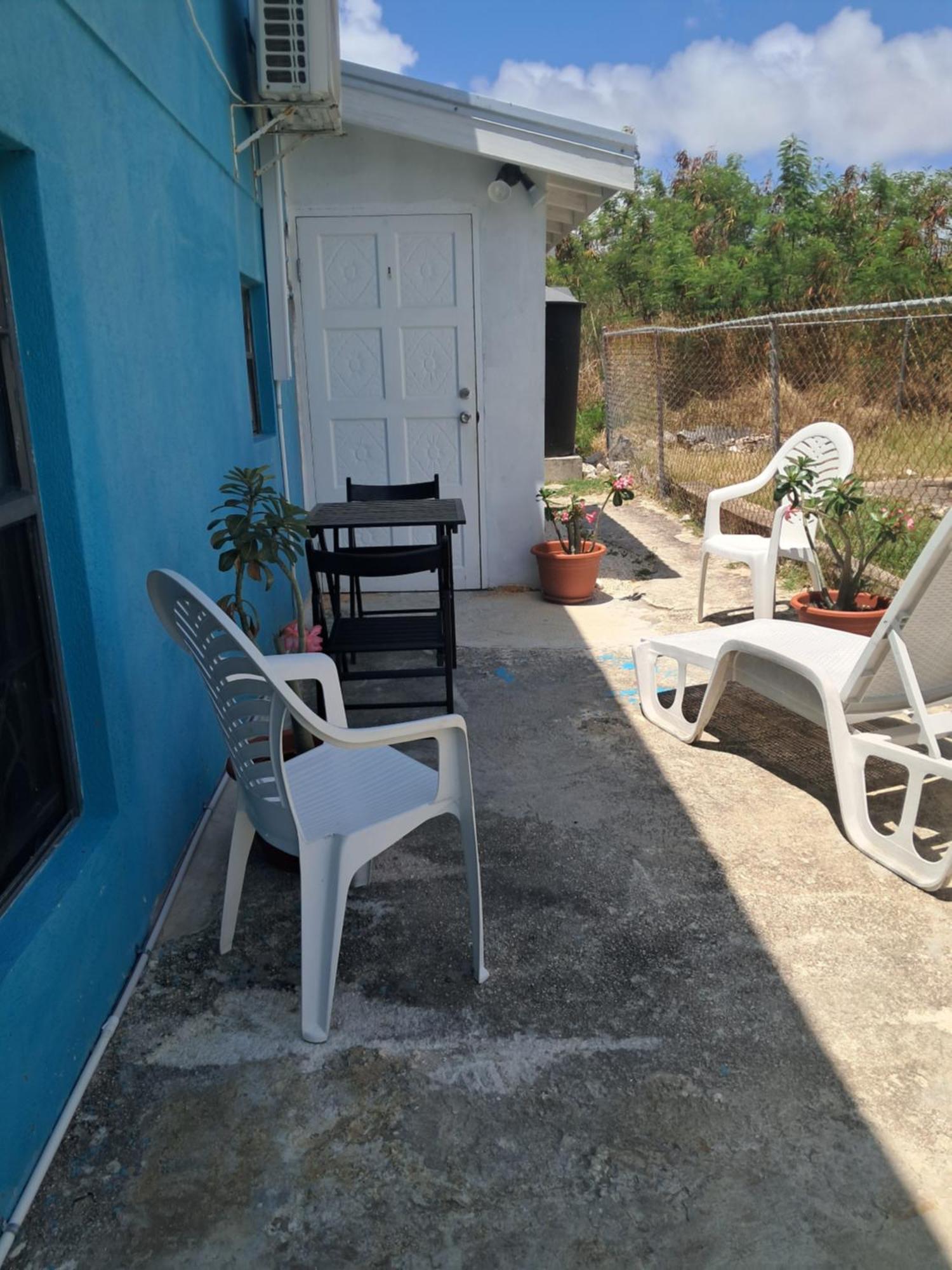 Michand Guest Apartments- Cozy One Or Two Bedroom- 5 Walk Minutes From Airport 10 Mins Drive To Oistins Or Beach Christ Church Kültér fotó